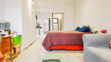 Studio apartment in Hilton