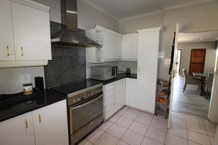 4 Bedroom House in Florida Hills