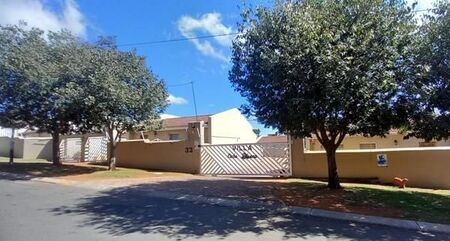 2 Bedroom Townhouse in Noordheuwel