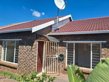 2 Bedroom Townhouse in Noordheuwel
