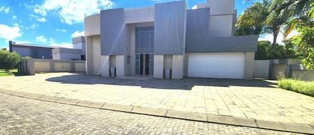 4 Bedroom House in Silver Lakes Golf Estate