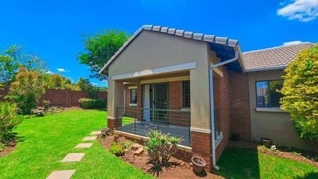 3 Bedroom Townhouse in Mooikloof Ridge