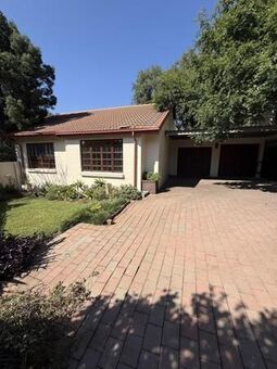2 Bedroom Duet in Garsfontein