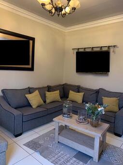 7 Bedroom House in Arcadia