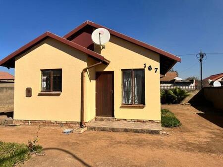 2 Bedroom House in Mahube Valley