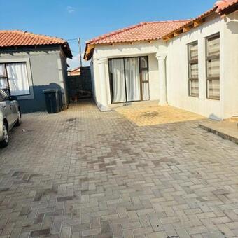 1 Bedroom House in Protea Glen