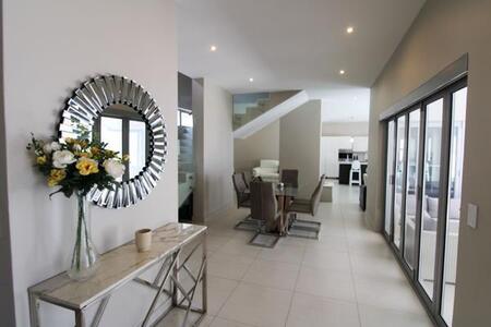 4 Bedroom Cluster in Bryanston