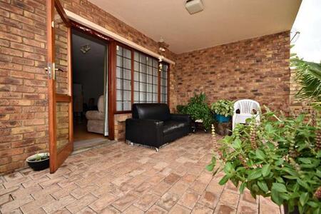 2 Bedroom Apartment in Bromhof