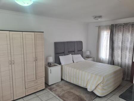 Bachelor apartment in Cosmo City