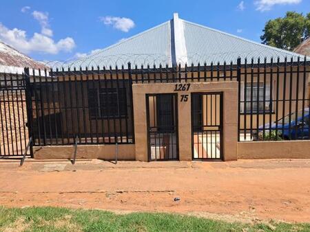 2.5 Bedroom House in Bezuidenhout Valley