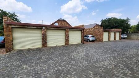 3 Bedroom Townhouse in Bonaero Park