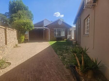 3 Bedroom House in Ravenswood