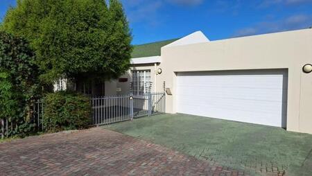 4 Bedroom House in Loerie Park