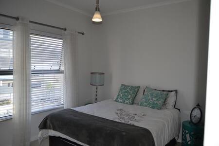 2 Bedroom Apartment in Parklands