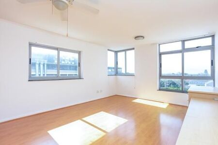 Studio Apartment in Claremont Upper