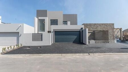 3 Bedroom House in Melkbosstrand