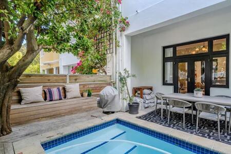 3 Bedroom House in Oranjezicht