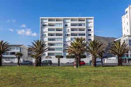 2 Bedroom Apartment in Mouille Point