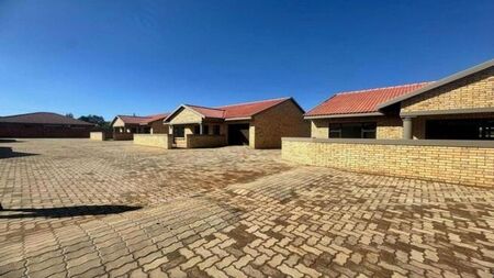 2 Bedroom townhouse - sectional to rent in Flamwood, Klerksdorp