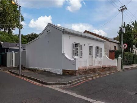 2 Bedroom house to rent in Rosebank, Cape Town