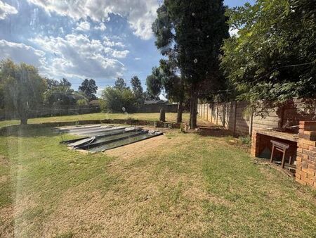 3 Bedroom house to rent in Brackendowns, Alberton