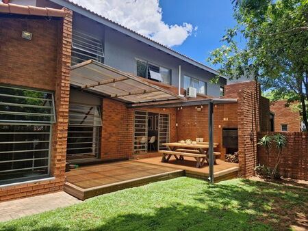 3 Bedroom duplex townhouse - sectional to rent in The Willows, Pretoria