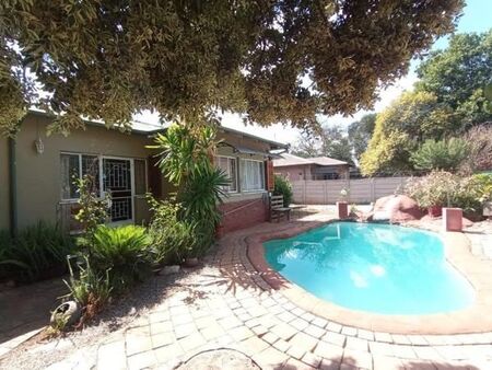 8 Bedroom House in Hatfield