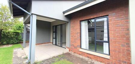 2 Bedroom House in Waterkloof