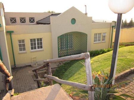 3 Bedroom Townhouse in Sterrewag