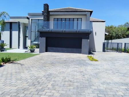 5 Bedroom House in Roodeplaat