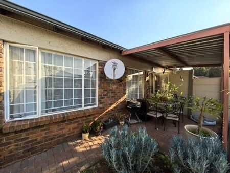 2 Bedroom Townhouse in Doornpoort