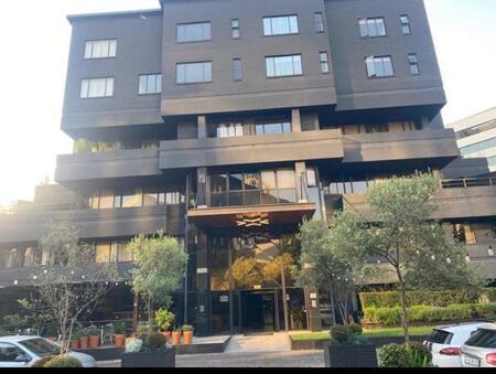 Bachelor apartment in Sandton Central