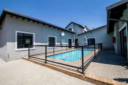 2 Bedroom Townhouse in Randpark Ridge