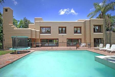 4 Bedroom House in Victory Park