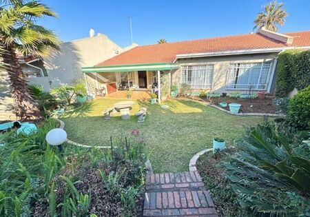 3 Bedroom Townhouse in Cyrildene