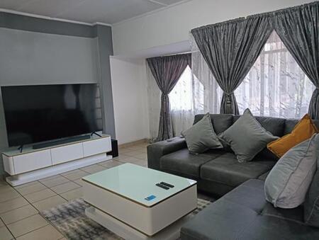 2 Bedroom Flat in Vanderbijlpark Ce