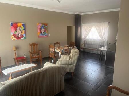 2 Bedroom House in Van Riebeeck Park