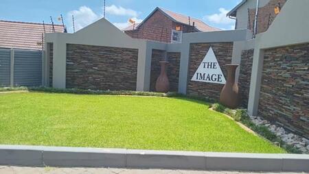 2 Bedroom Apartment in Glen Marais