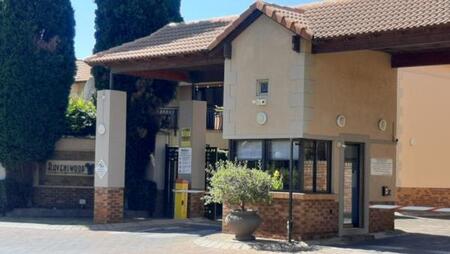 2 Bedroom Townhouse in Ravenswood