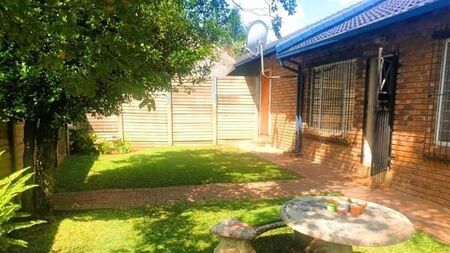 3 Bedroom Townhouse in Rooihuiskraal