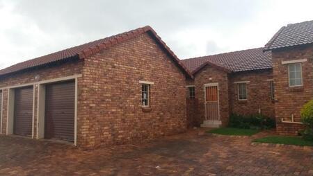 2 Bedroom Townhouse in Rooihuiskraal North