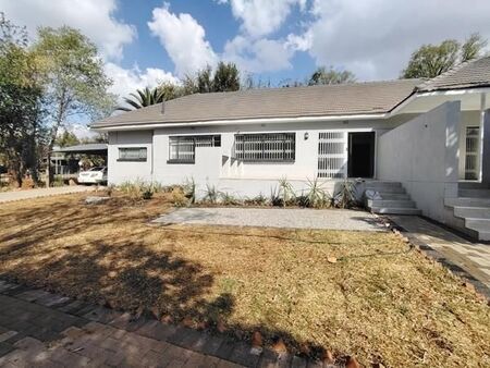 3 Bedroom Cluster in Eldoraigne