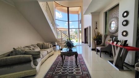 6 Bedroom House in Blue Valley Golf Estate