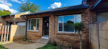 2 Bedroom Townhouse in Rooihuiskraal North