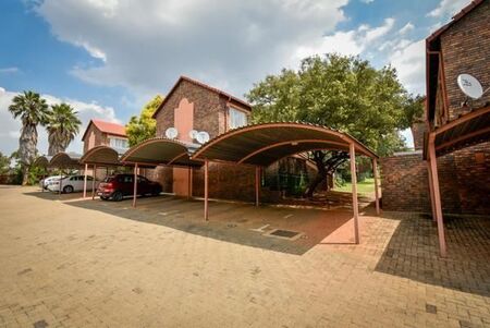 1 Bedroom House in Hennopspark