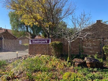 2 Bedroom Apartment in Pierre van Ryneveld