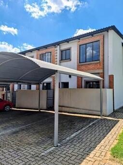 3 Bedroom Townhouse in Zwartkop