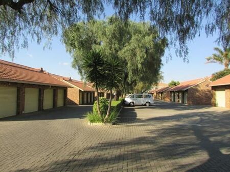 2 Bedroom Apartment in Pierre van Ryneveld