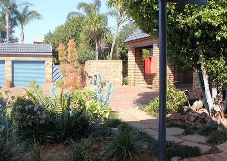 2 Bedroom Townhouse in Zwartkop