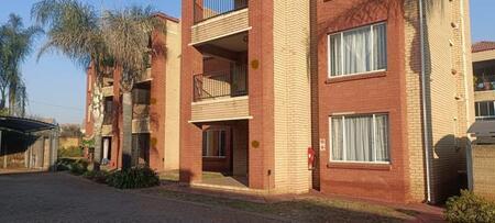 2 Bedroom Apartment in Die Hoewes